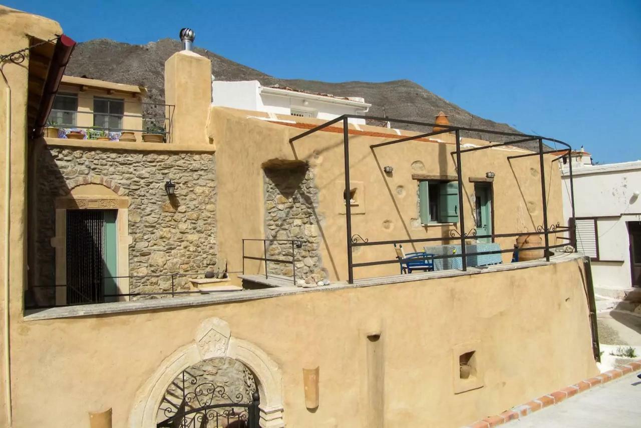 Private Studio In Historic House Lastros Exterior photo